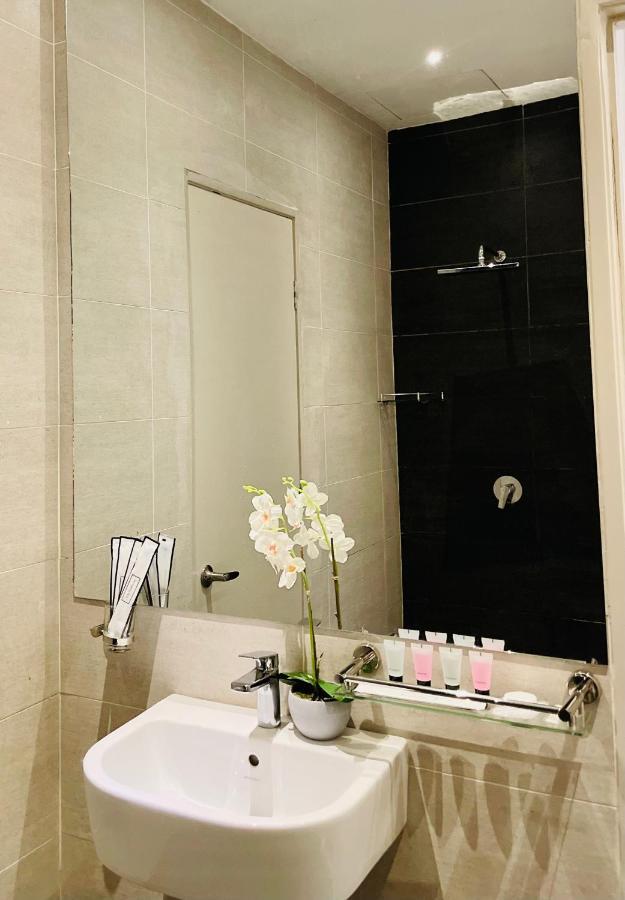 Sina Troika Residence Kota Bharu 2Br Wifi Netflix Pool Luaran gambar