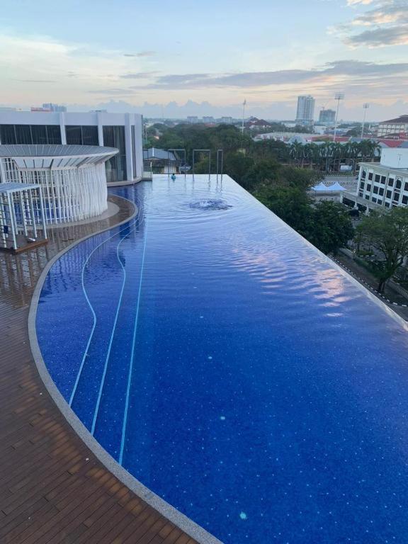 Sina Troika Residence Kota Bharu 2Br Wifi Netflix Pool Luaran gambar