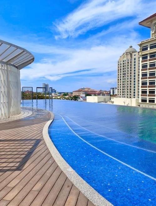 Sina Troika Residence Kota Bharu 2Br Wifi Netflix Pool Luaran gambar